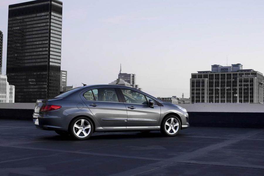  Peugeot 408 2010 года  (фото 8 из 16)